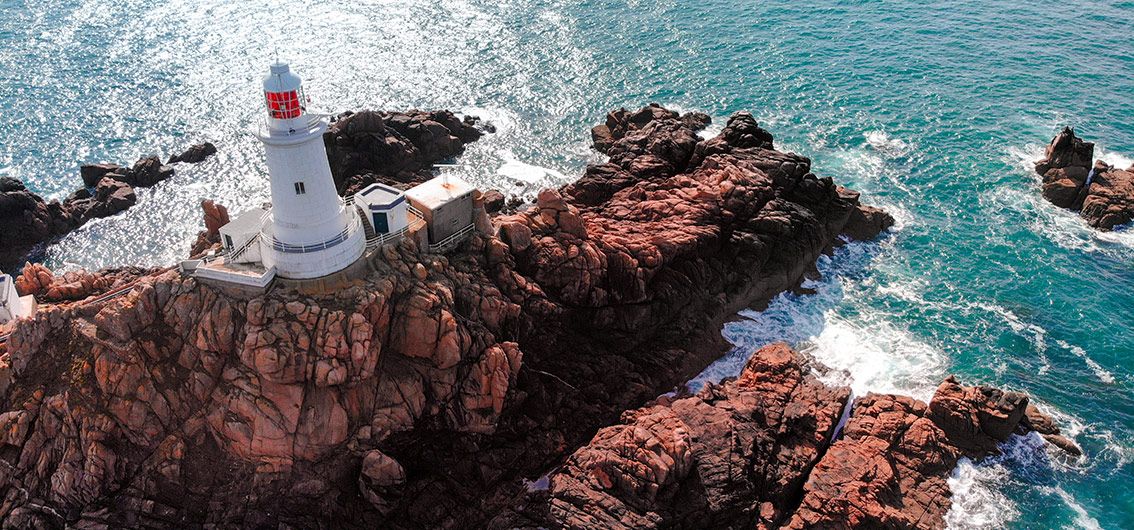 Kanalinseln-Jersey-Leuchtturm-von-La-Corbiere