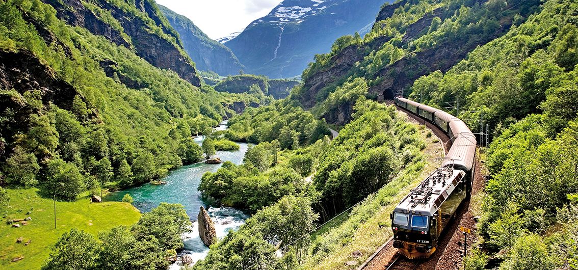 Auf den schönsten Bahnen und der Hurtigruten-Strecke durchs Reich der Mitternachtssonne (2025/2026)